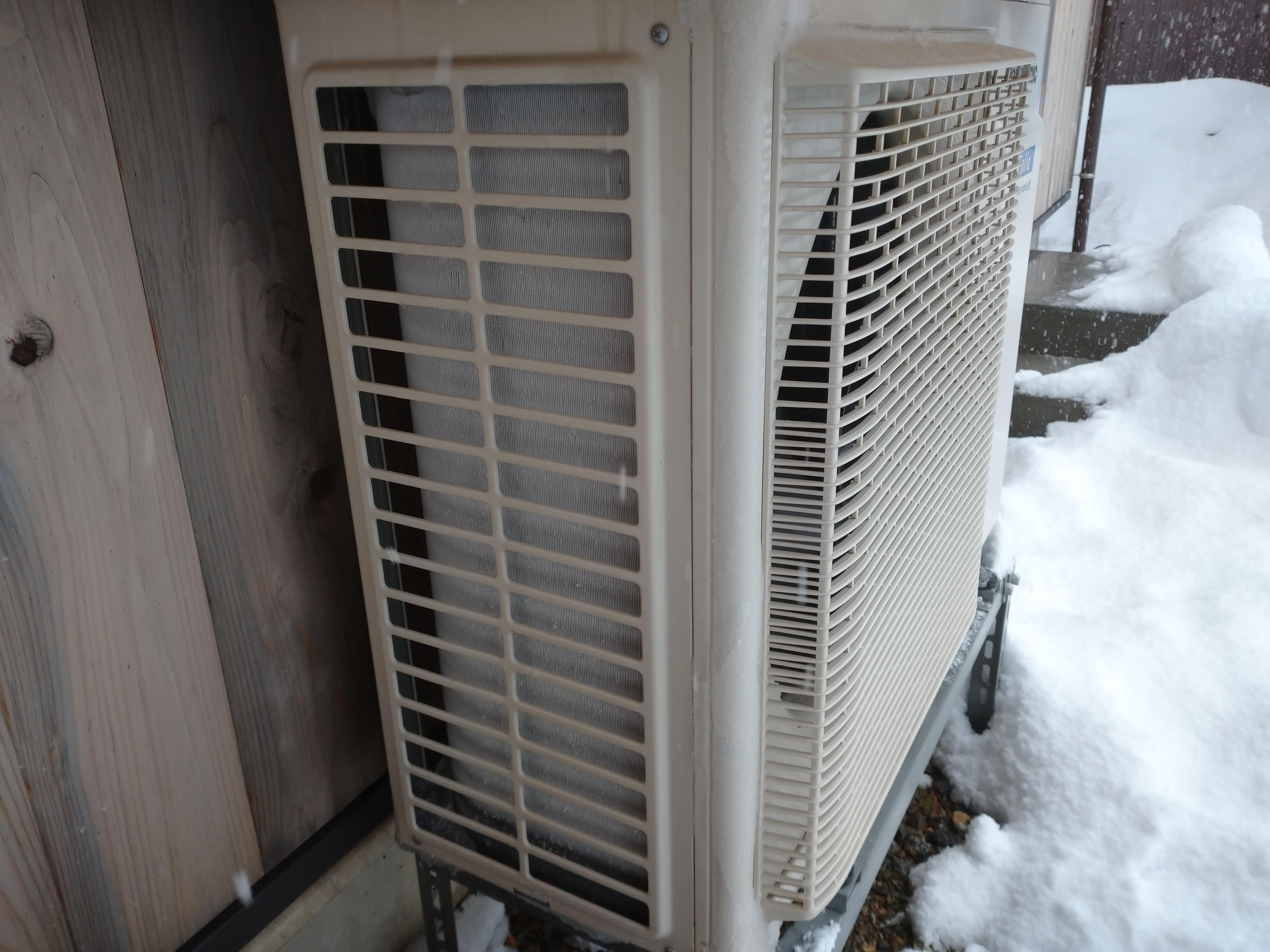 210113_エアコンの室外機が凍結した！② | 新発田の家を暖かくしたい